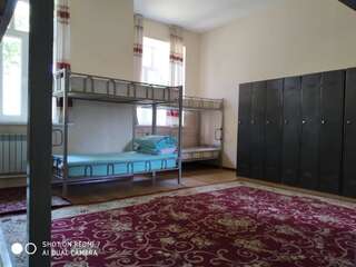 Хостелы Ivi hostel Chon-Sary-Oy Кровать в общем номере для мужчин-5